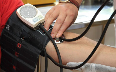 Hypertension artérielle (HTA) : causes, symptômes et traitements naturels